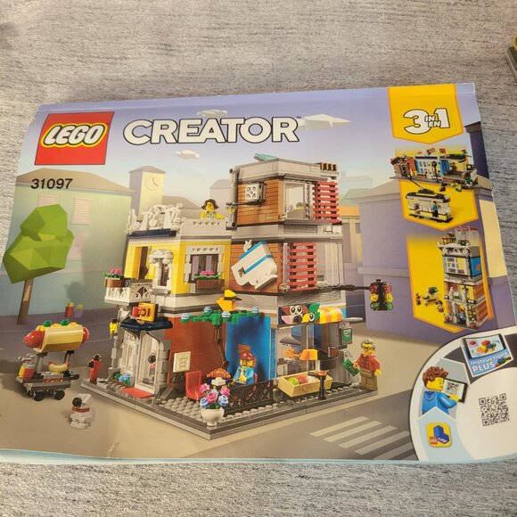 Lego Creator 3 in 1 Townhouse Pet Shop & Café 31097 - Picture 7 of 8